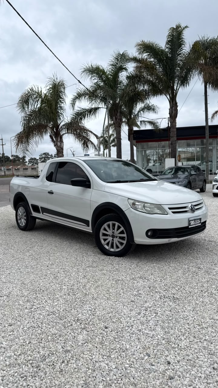 VOLKSWAGEN - SAVEIRO   1.6   CABINA Y MEDIA  - MANUAL  - 2013